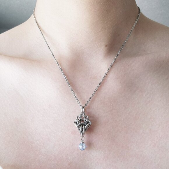 Vintage classic & elegant diamond-shaped silver necklace with a blue pearl - Picture 8 of 10